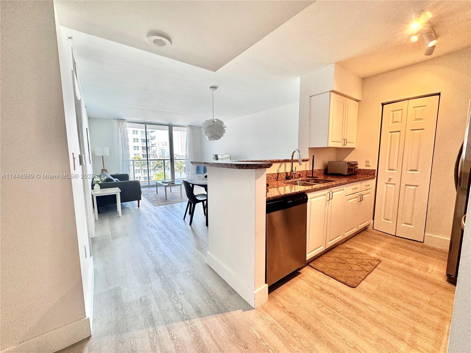 THE MARK ON BRICKELL COND - Residential