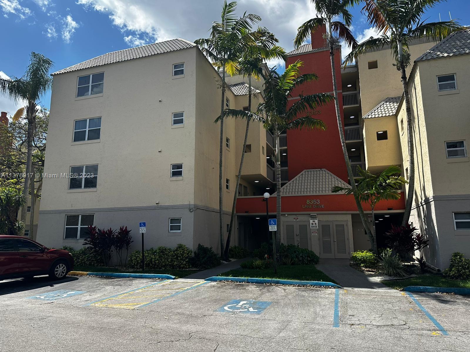 Centrally apt for rent 1bed, 1 bathroom in Las Vistas at Doral. Large master bed & bath with tub, tile all floors throughout the unit. Washer / Dryer inside . Screened balcony with large storage space. Gated community, pools, tennis courts, gym, club house and 24 hour security. Great location, walking distance to Downtown Doral restaurants. Close to Miami International Airport ,Publix Supermarkets , easy access to major highways. Access to A + Charter Schools.