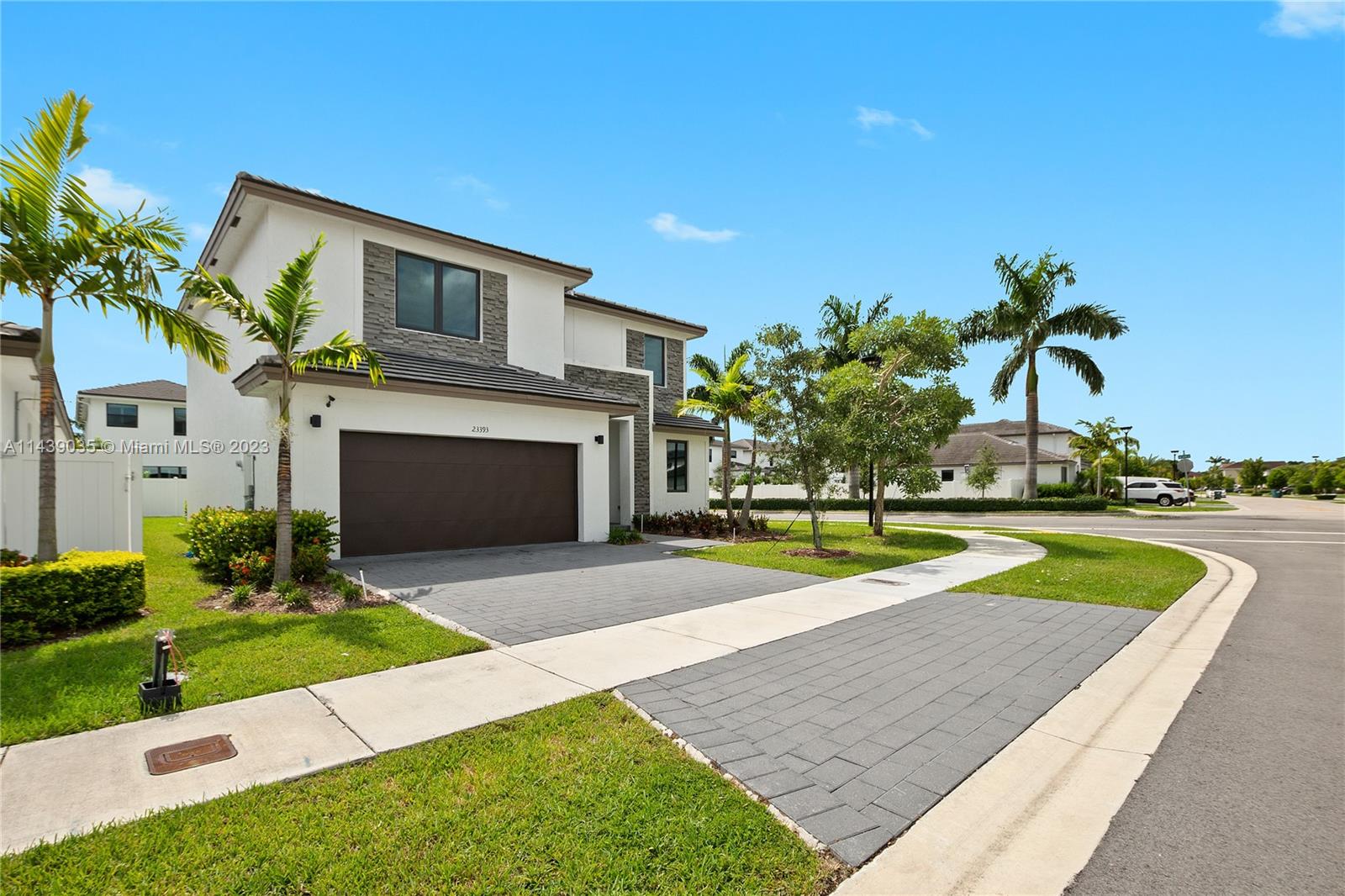 This stunning corner lot property boasts a spacious and open floor design that is sure to capture your attention. With 4 bedrooms and 3.5 baths, this move-in ready home offers both comfort and style. Nestled in the heart of Princetons Paradise, it enjoys a central location that provides convenience and accessibility.

The modern contemporary color scheme that graces every corner of the home creates a welcoming and aesthetically pleasing ambiance. Vinyl floors add a touch of elegance while ensuring easy maintenance, making it a practical choice for busy households.