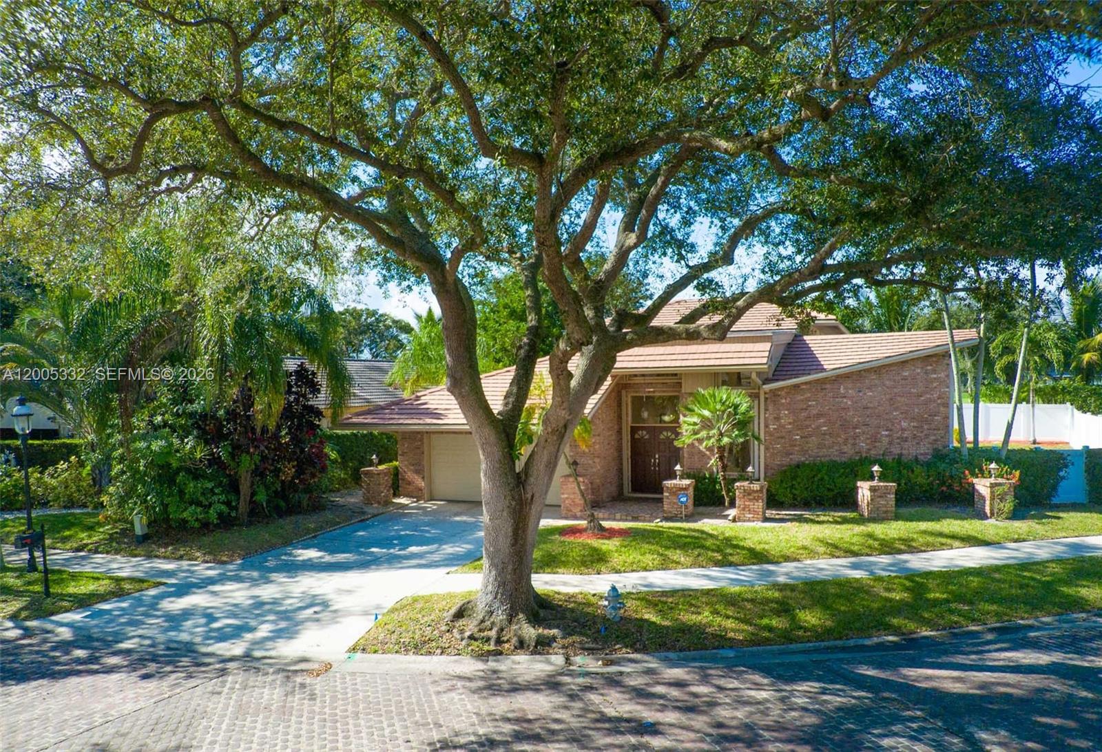 WHISPERING WOODS - Residential