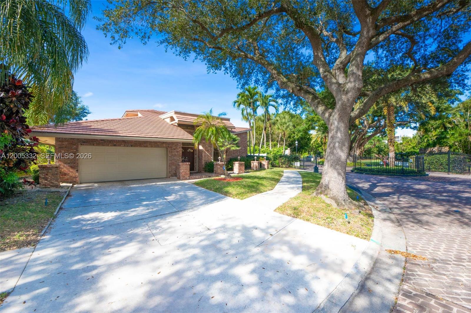 WHISPERING WOODS - Residential