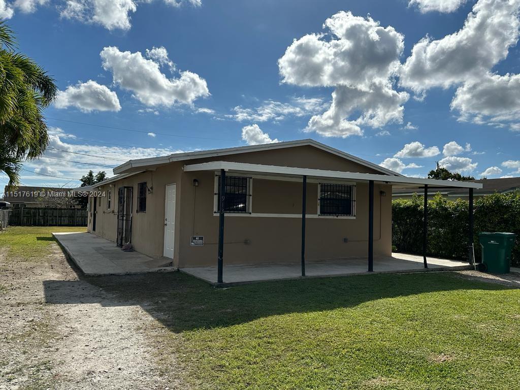 INVESTORS OPPORTUNITY!!! EXCELLENT OPPORTUNITY TO OWN THIS 5 BED HOME IN FLORIDA CITY. IDEAL FOR A LARGE FAMILY OR AN INVESTORS TO EARN GREAT INCOME, 7000 SQFT LOT, ALL TILE FLOORS, NEWER APPLIANCES, LAUNDRY ROOM, REMODELED BATHS AND MUCH MORE. GREAT LOCATION WITH THE NEARBY FLORIDA KEYS WITH EASY ACCESS TO US1, TURNPIKE AND SHOPPING AREA. LARGE PATIO, COVERED TERRACE AND PLENTY OF EASY PARKING FOR BOAT, TRUCKS OR CARS. FULLY FENCED. OWNER MOTIVATED!!!