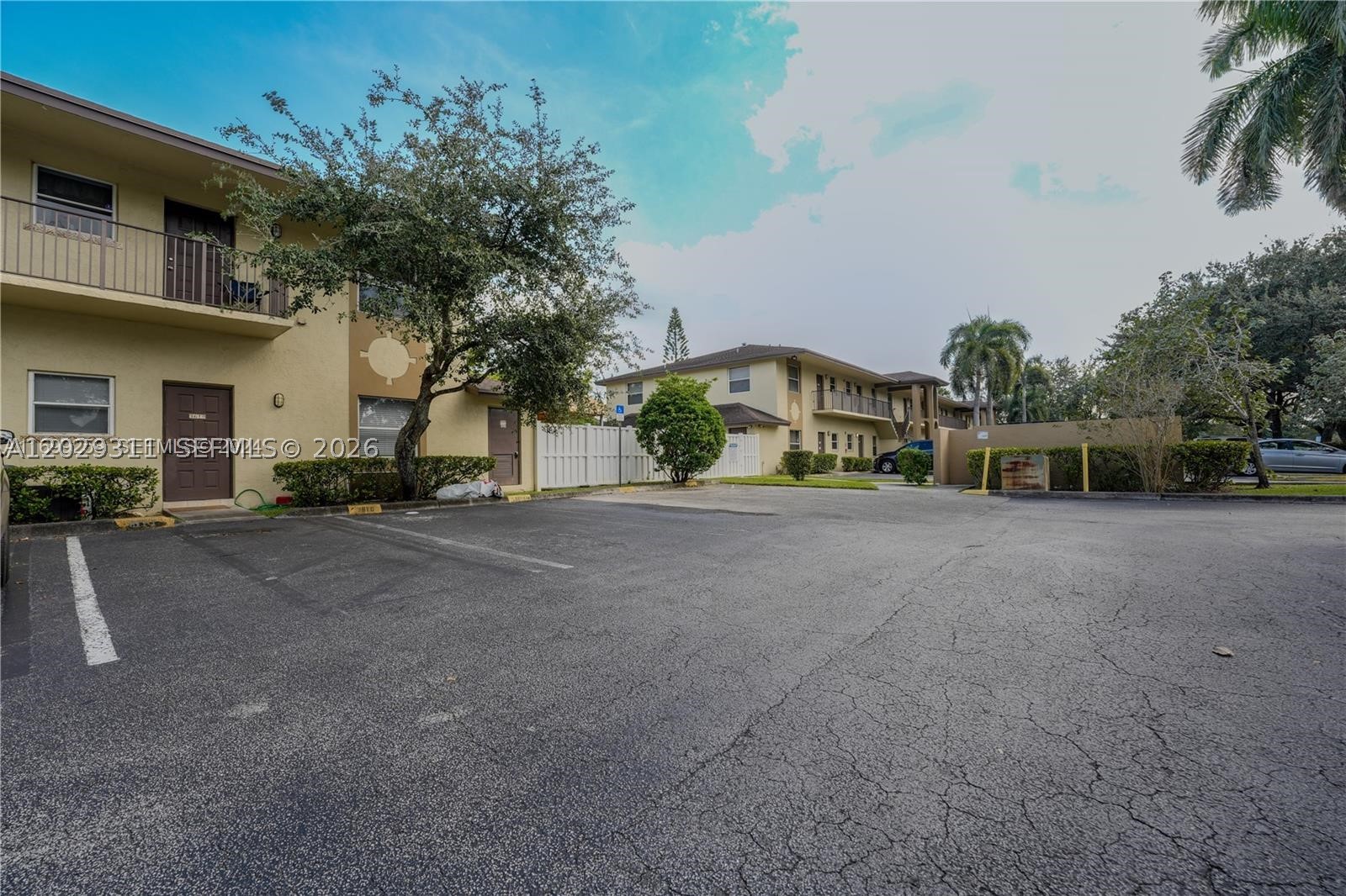 GARDENS OF SUNRISE CONDO - Residential Lease