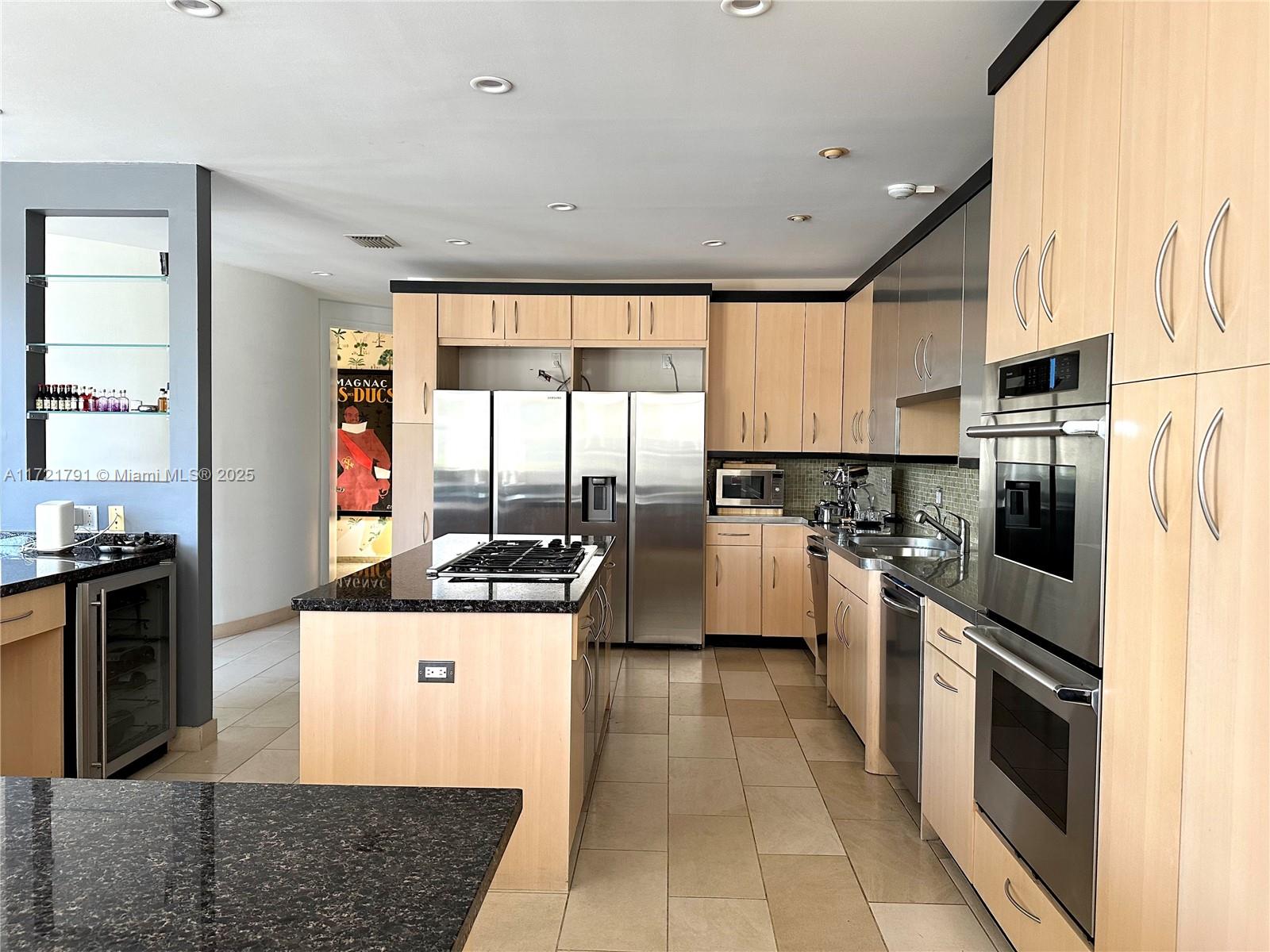 ISLAND DRIVE SOUTH ESTATE - Residential