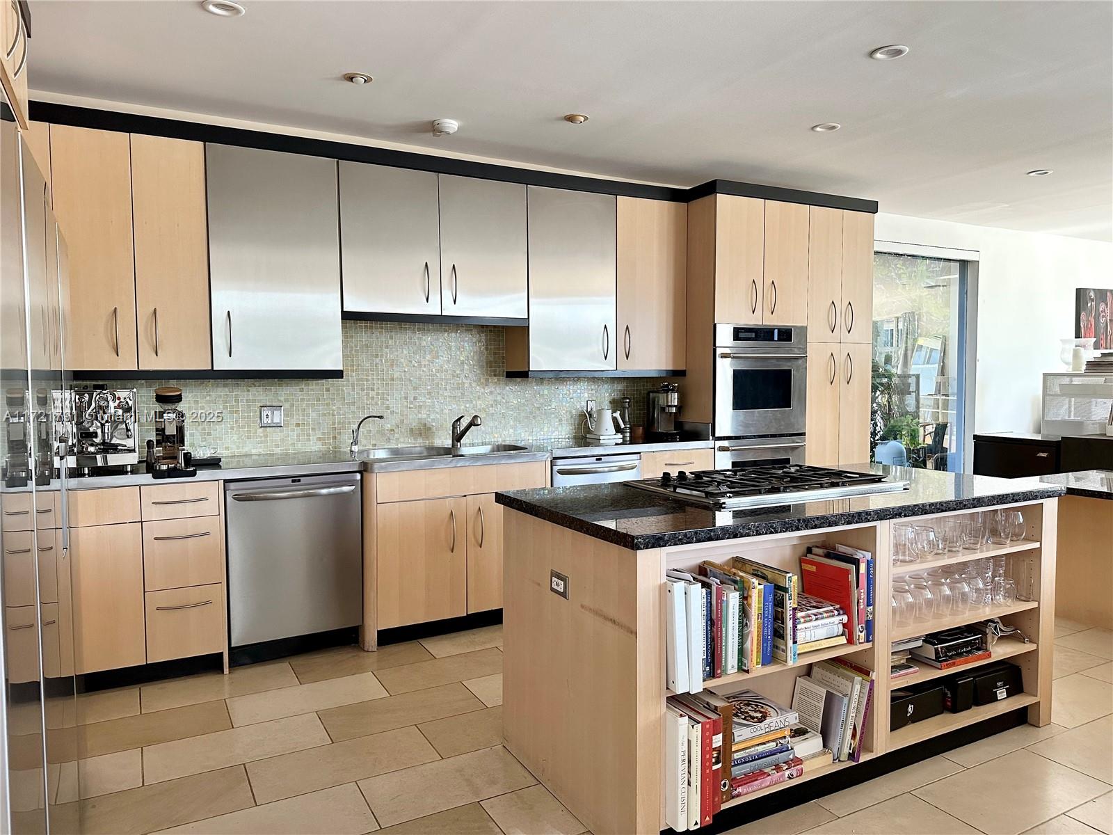 ISLAND DRIVE SOUTH ESTATE - Residential