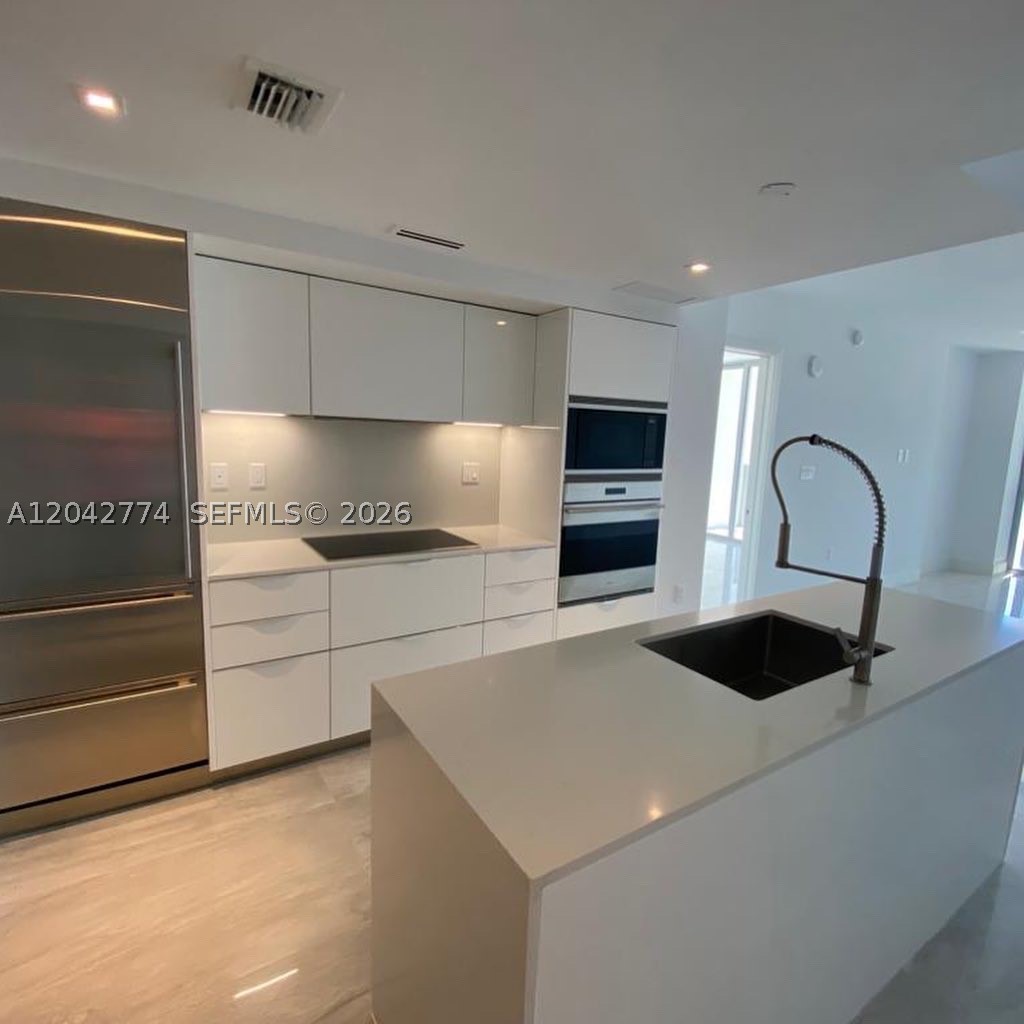 BAY HARBOUR ISLAND - Residential Lease