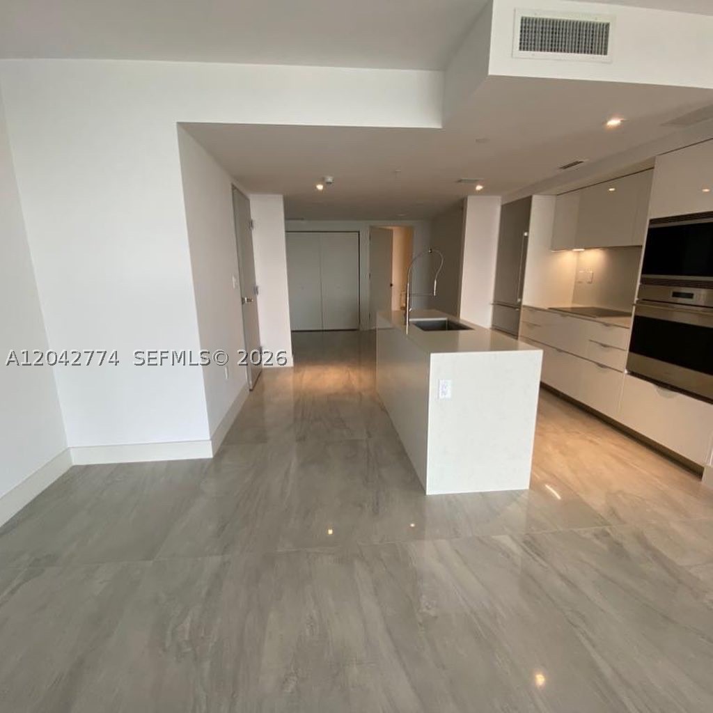 BAY HARBOUR ISLAND - Residential Lease