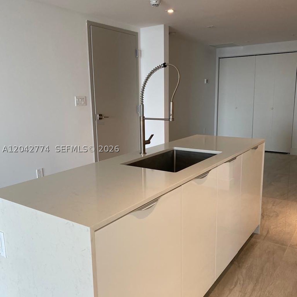 BAY HARBOUR ISLAND - Residential Lease