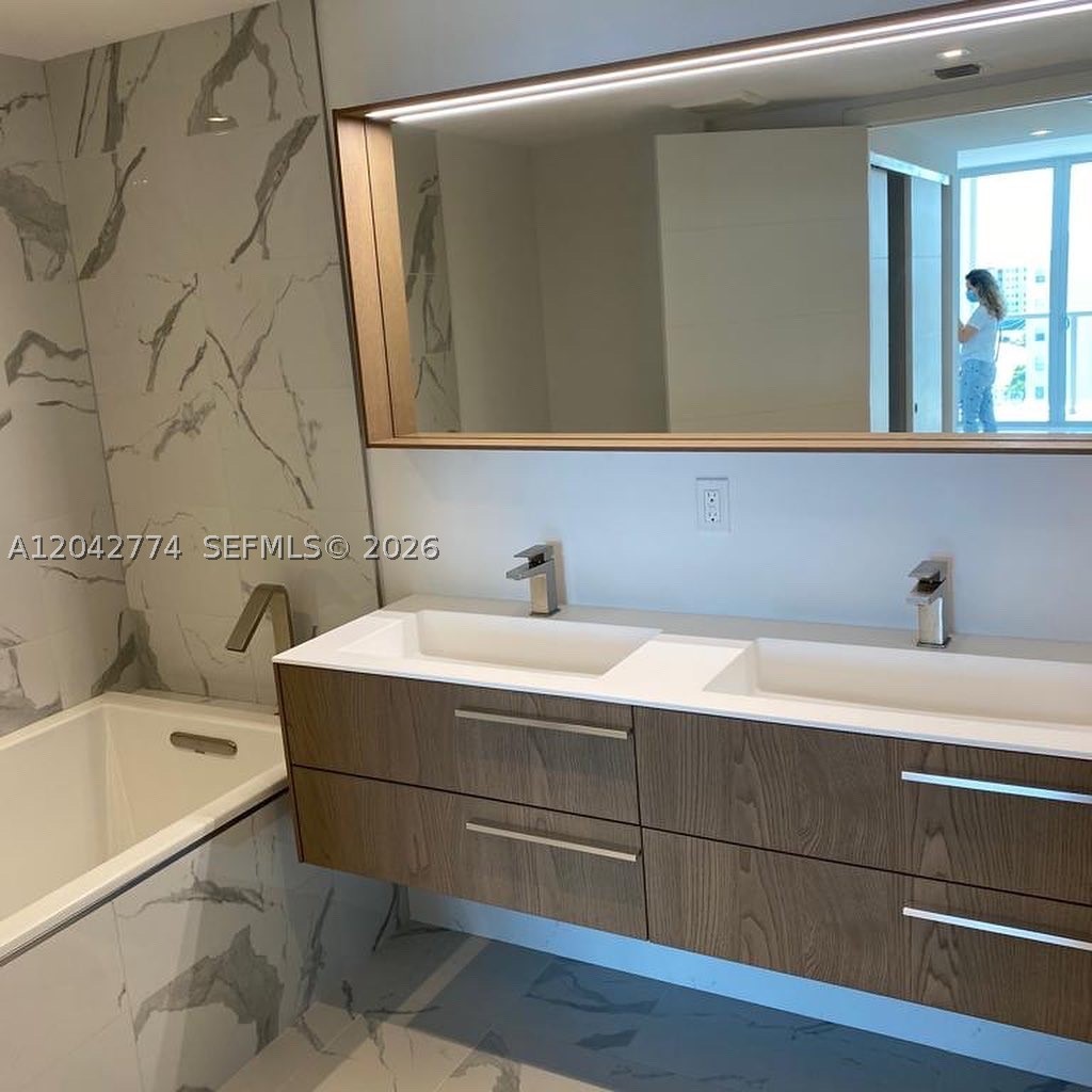 BAY HARBOUR ISLAND - Residential Lease