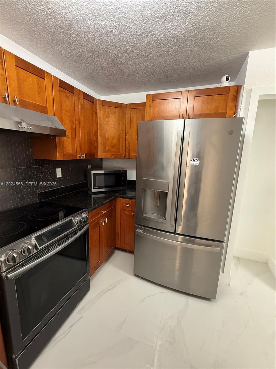 MAHOGANY ISLE HOMES CONDO - Residential Lease