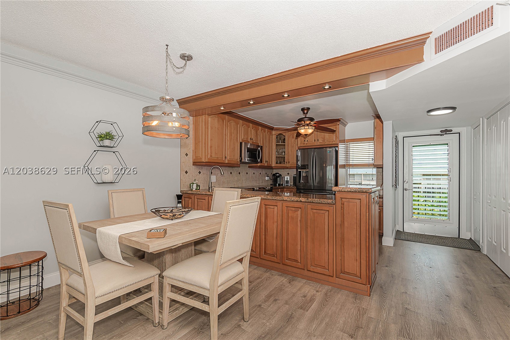 HILLCREST COUNTRY CLUB AP - Residential