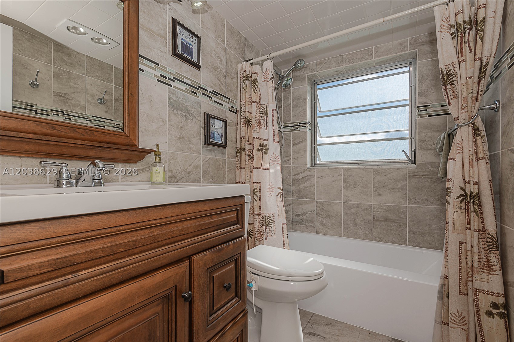 HILLCREST COUNTRY CLUB AP - Residential