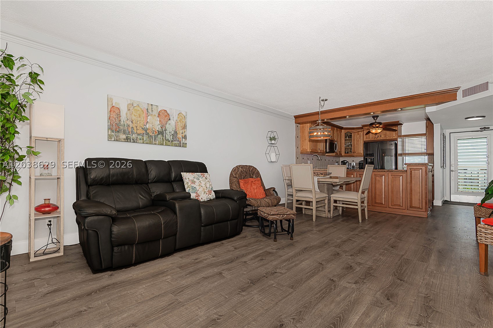 HILLCREST COUNTRY CLUB AP - Residential