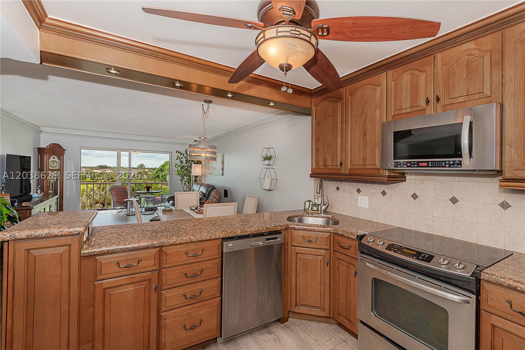 HILLCREST COUNTRY CLUB AP - Residential