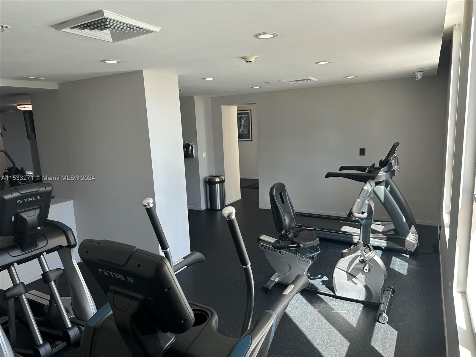 METROPOLIS II AT DADELAND - Residential Lease