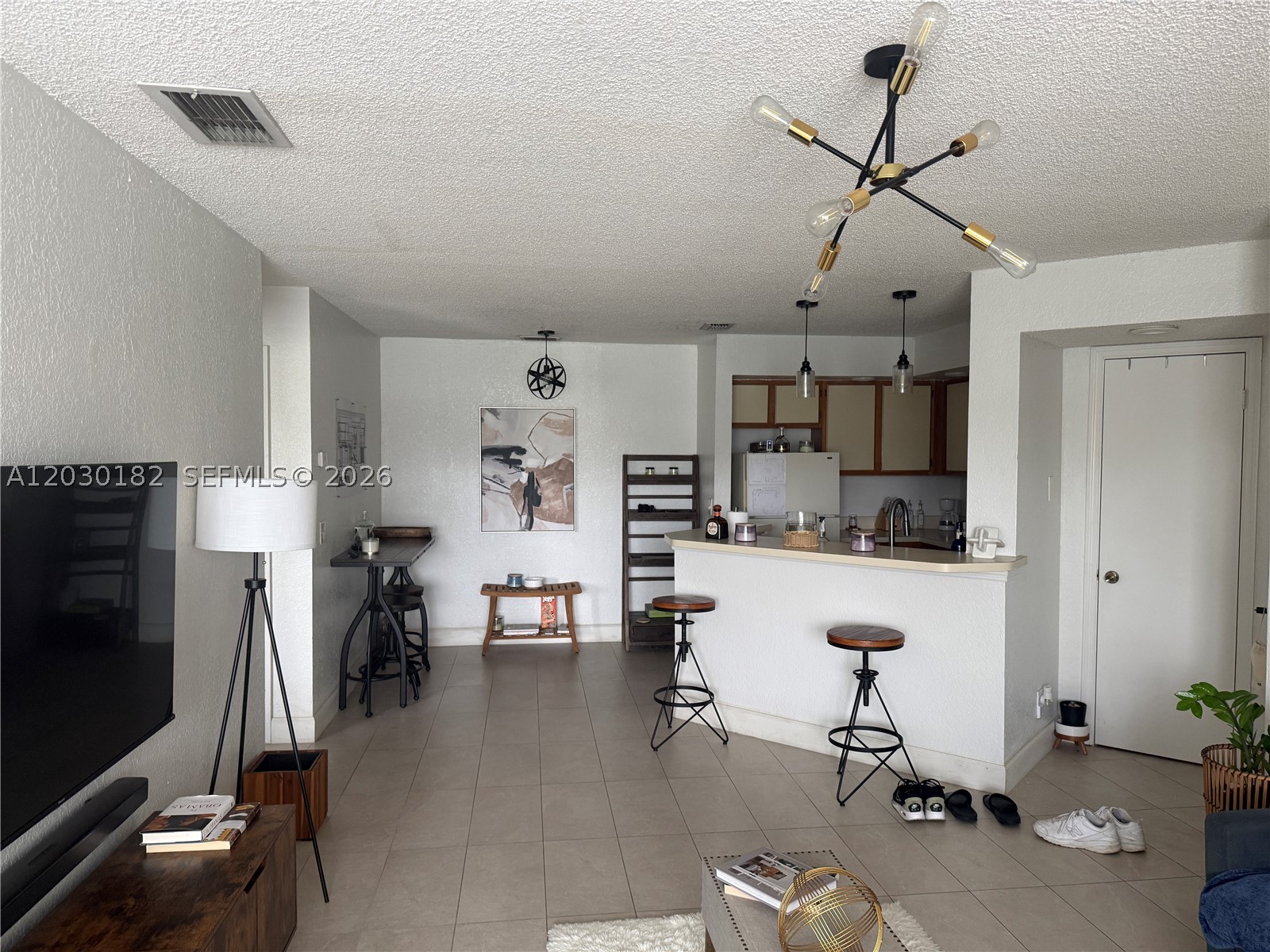 CORAL KEY CONDO - Residential Lease