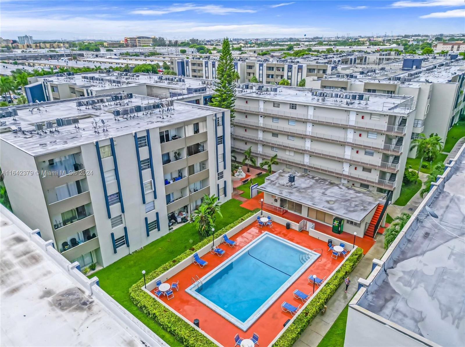 SAMARI LAKE EAST CONDO - Residential