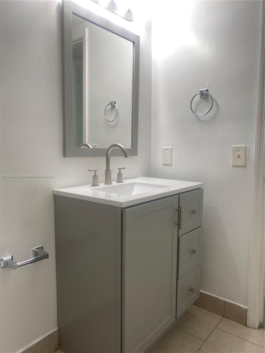 SAMARI LAKE EAST CONDO - Residential