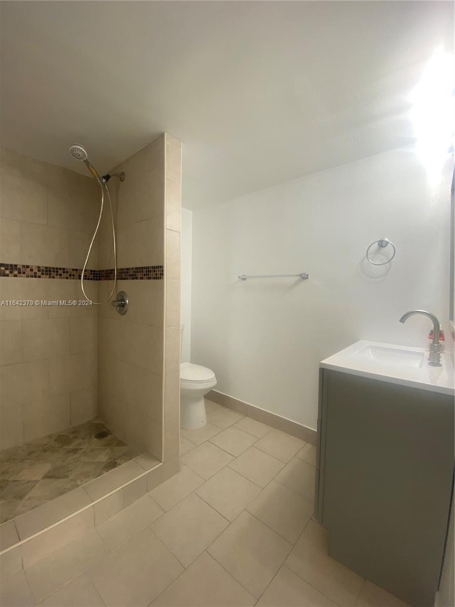 SAMARI LAKE EAST CONDO - Residential