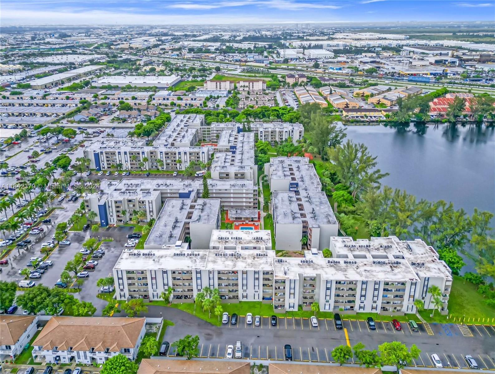 SAMARI LAKE EAST CONDO - Residential