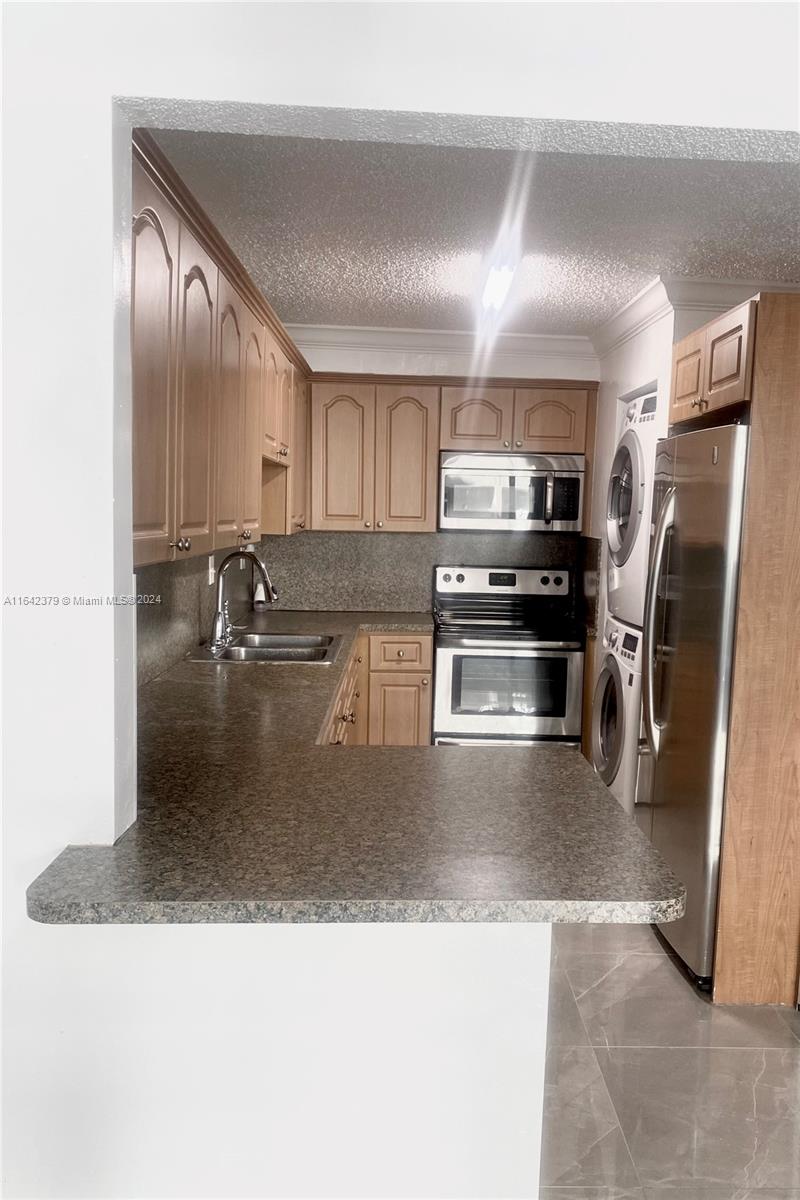 SAMARI LAKE EAST CONDO - Residential