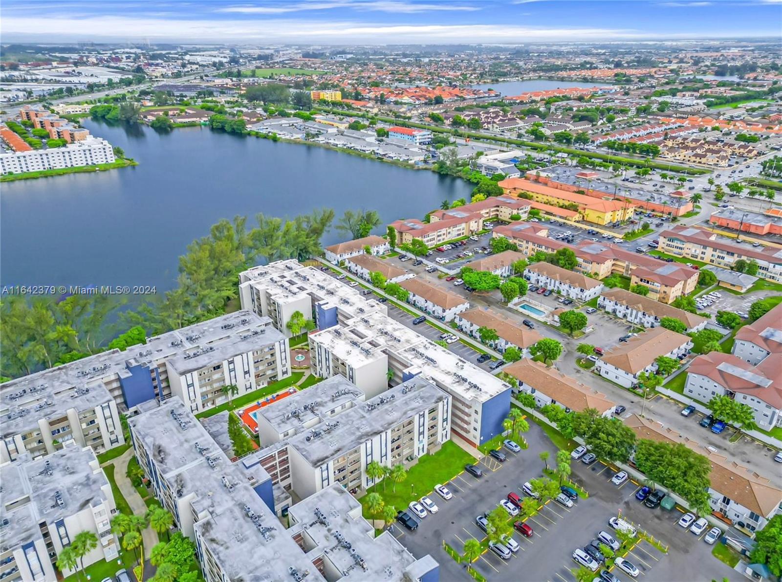 SAMARI LAKE EAST CONDO - Residential