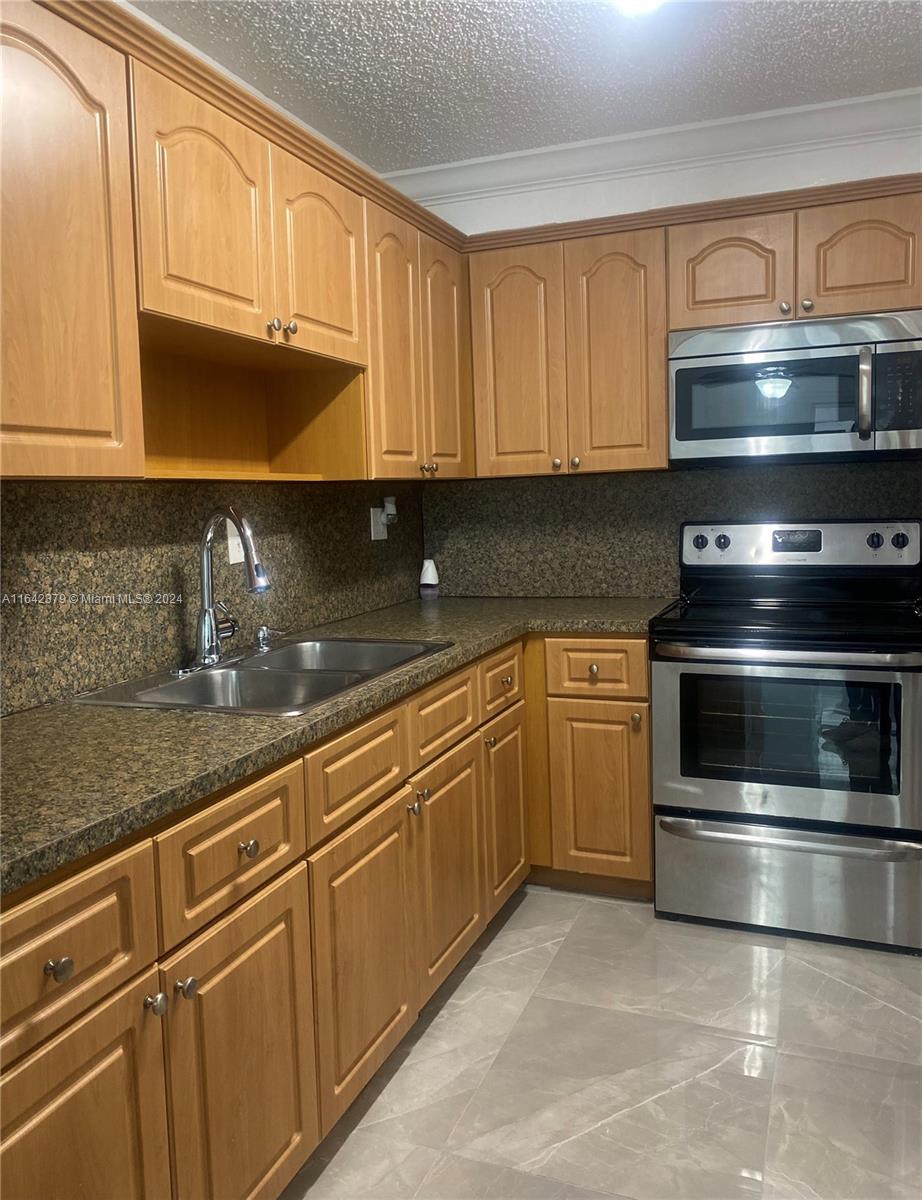 SAMARI LAKE EAST CONDO - Residential