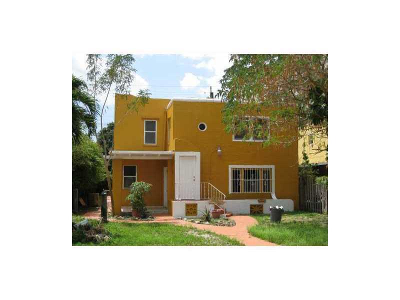 Location! Location! One block to Coral Gables! Fabulous Duplex - Large living room, formal Dining Room, family room, beautiful new Kitchen, 3 bedrooms,  2 large bathrooms! Vacant and ready to Move In! Good schools! Walking Distance to Miracle Mile, Downto wn Coral Gables! Plenty of parking.  Owners/Landlord wants to rent quick! Don't miss it! Thank you!