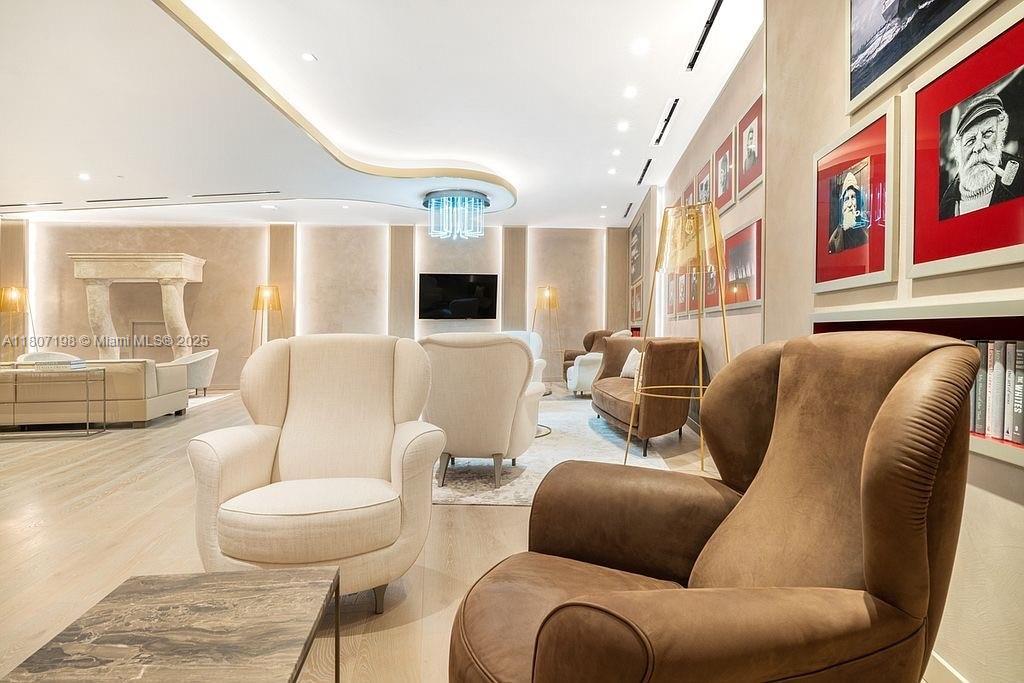 BRICKELL FLATIRON - Residential