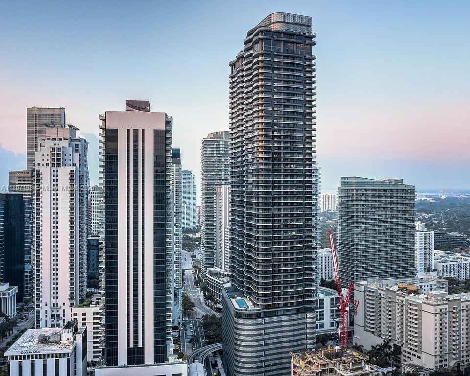 PRICE TO SELL! INVESTORS WELCOME!  Best price in the building.  Don't miss this outstanding one bedroom plus den unit with two full baths at exclusive Brickell Flatiron, an ultra-luxury condo development located in Brickell Miami.  Brickell Flatiron offers breathtaking views of the city and water.    
Rooftop pool with expansive views of the Brickell skyline including 360º of fully unobstructed gorgeous views.
Exclusive rooftop spa & fitness center featuring Pilates, yoga and aerobics studios, private steam and sauna rooms and locker facilities Lap pool on the 18th floor. 
State-of-the-art business center and conference rooms available to all residents.  SELLER MOTIVATED.