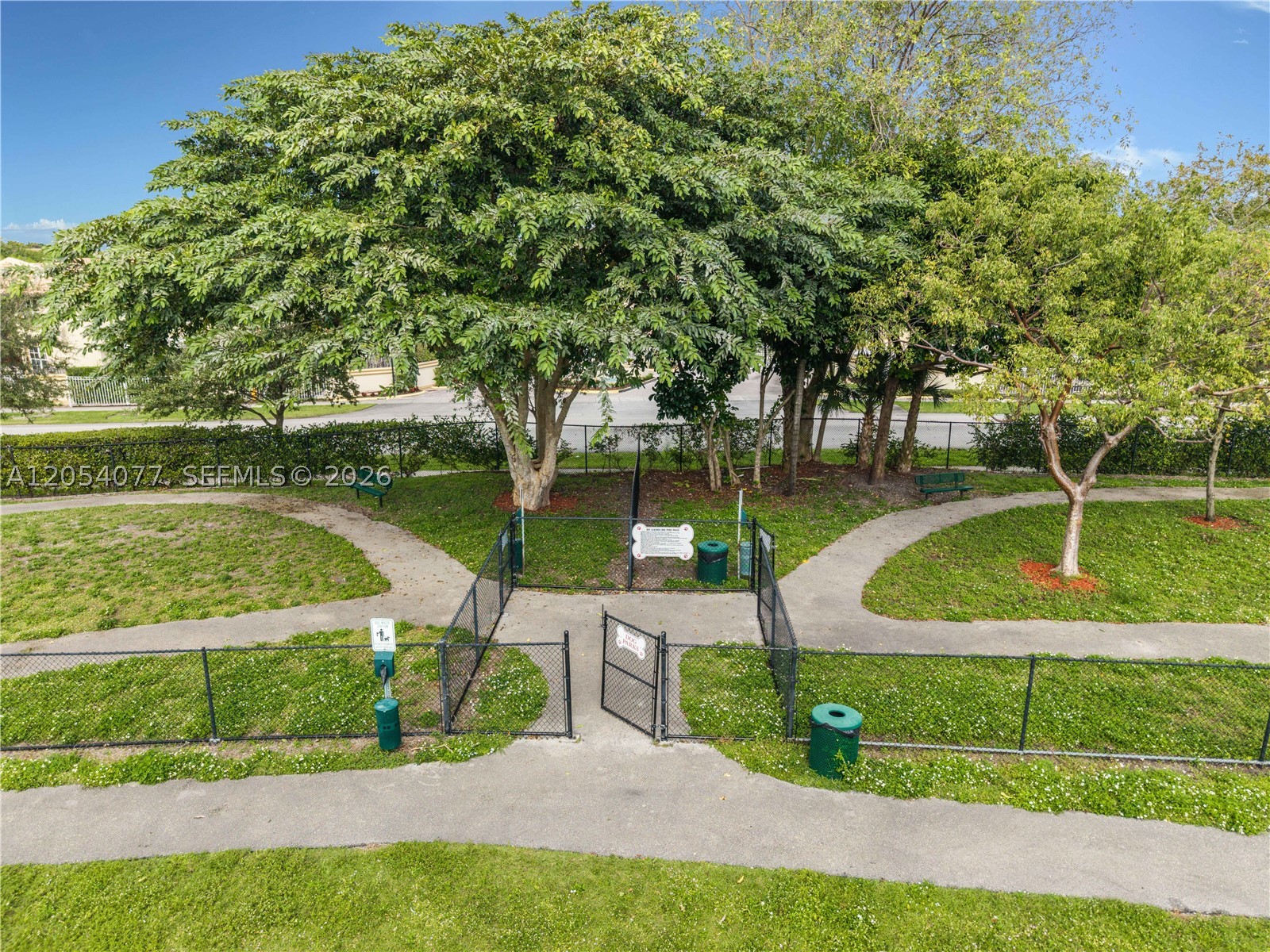CHAMPION LAKES - Residential