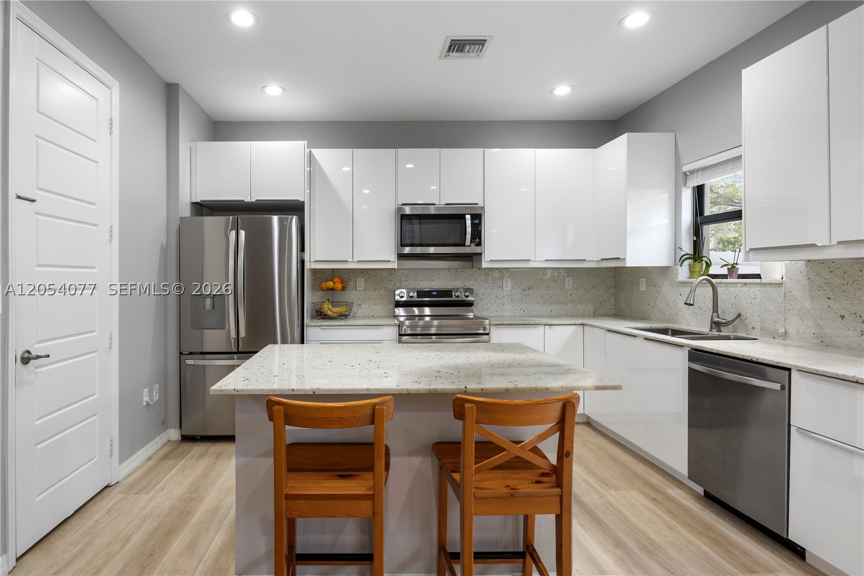 CHAMPION LAKES - Residential