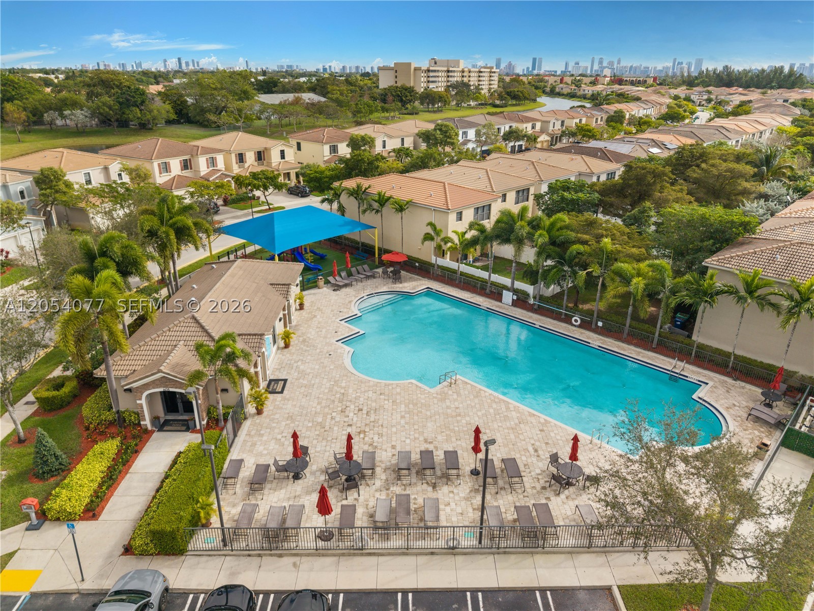 CHAMPION LAKES - Residential
