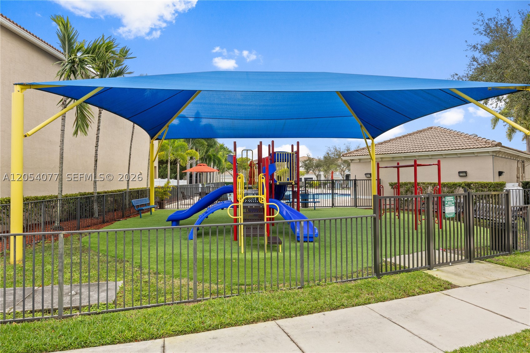 CHAMPION LAKES - Residential