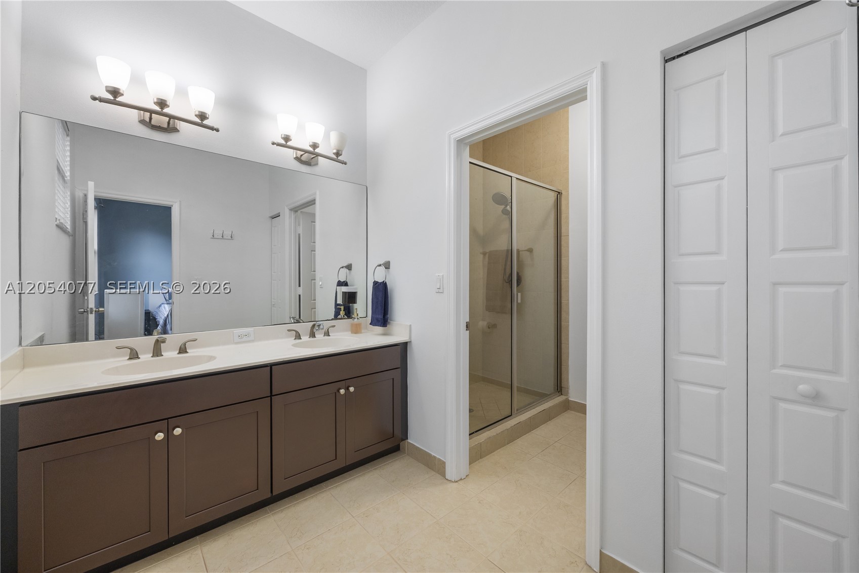 CHAMPION LAKES - Residential