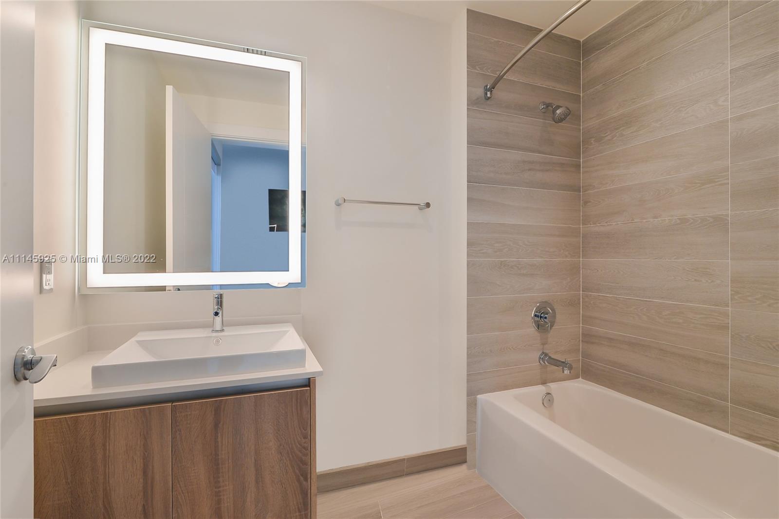AVENTURA PARKSQUARE RESID - Residential