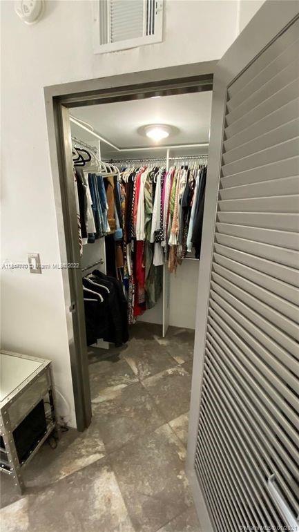 LINCOLN TOWERS CONDO - Residential Lease