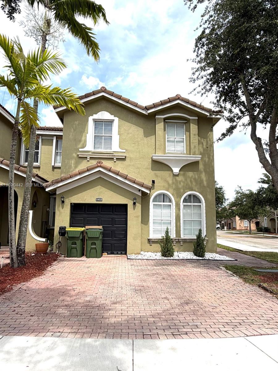Beautiful 4-bedroom, 3-bathroom townhouse, fully remodeled with a modern and functional style, ready to move in. Located in a wonderful association within a quiet, family-friendly community, ideal for those looking for comfort, peace, and a great environment to enjoy with their children.
The property offers spacious and well-distributed areas, updated finishes, and a welcoming feel from the moment you walk in. Its location provides convenient access to schools, shopping, main roads, and everyday essentials.
A great opportunity for buyers looking for a renovated home in a pleasant community with excellent potential to become their next home.
All information is deemed reliable and has been provided to the best of our knowledge; however, it is not guaranteed and should be independently verified by the buyer or buyer’s agent.