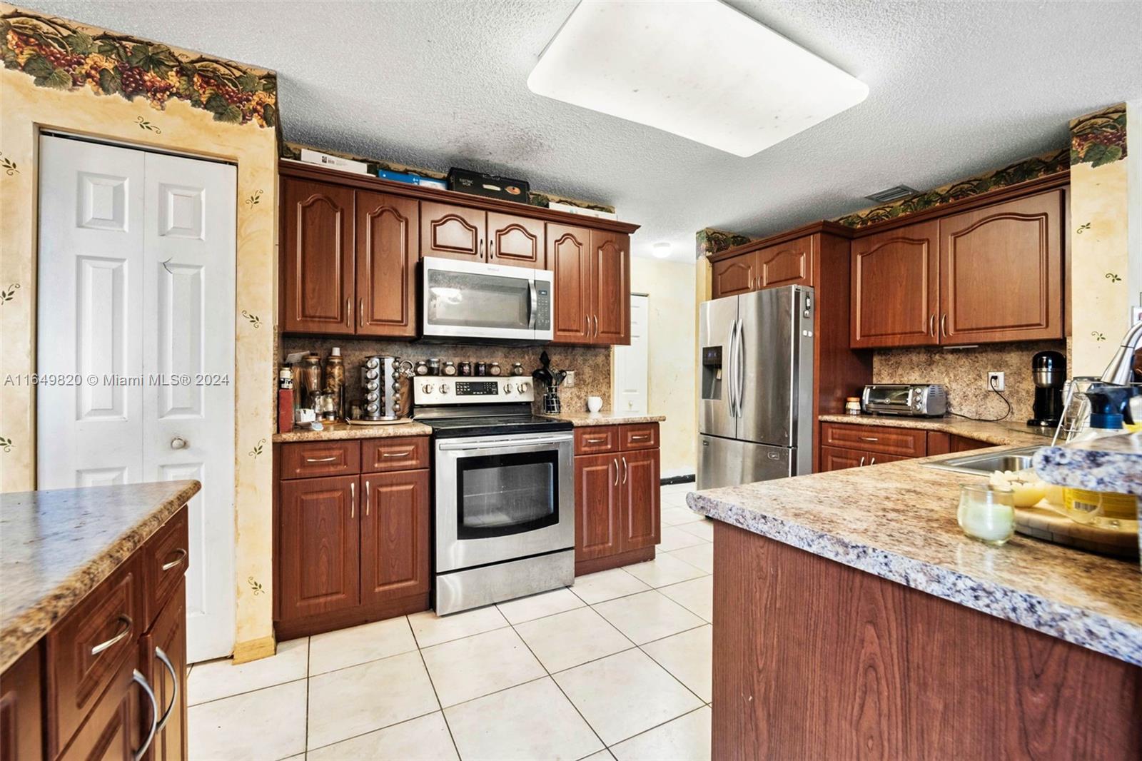 GROVE COMMERCIAL CENTER - Residential