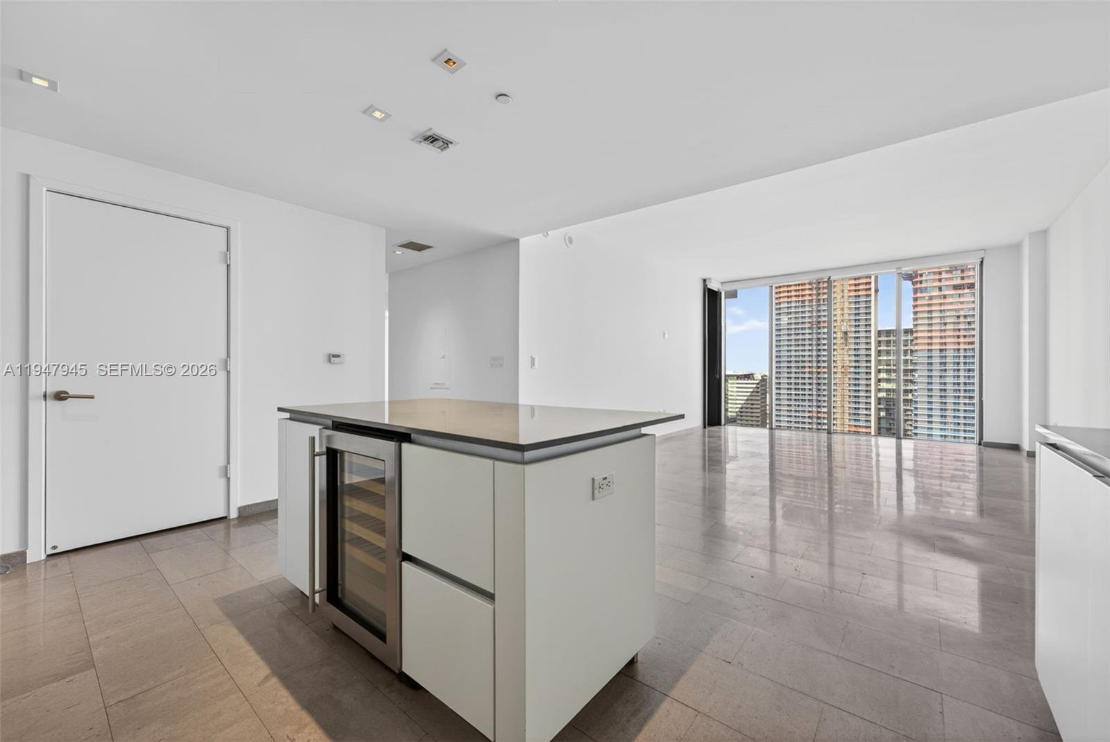 REACH CONDO - Residential