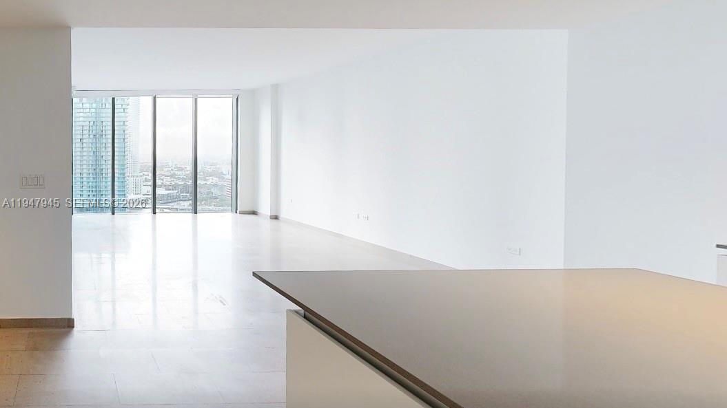REACH CONDO - Residential