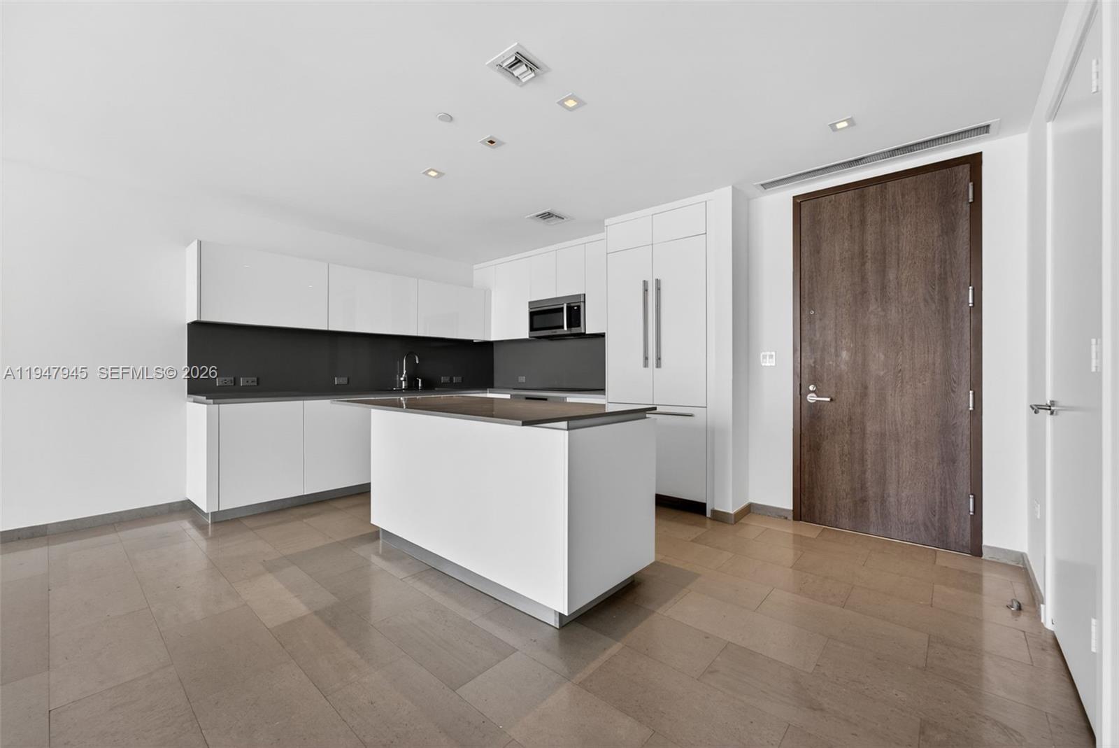 REACH CONDO - Residential