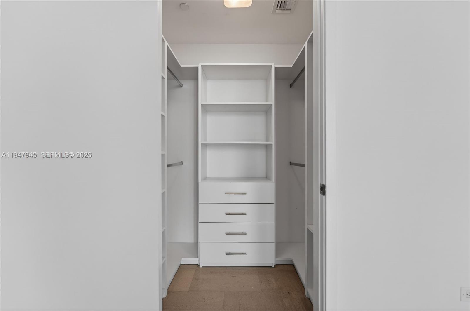 REACH CONDO - Residential