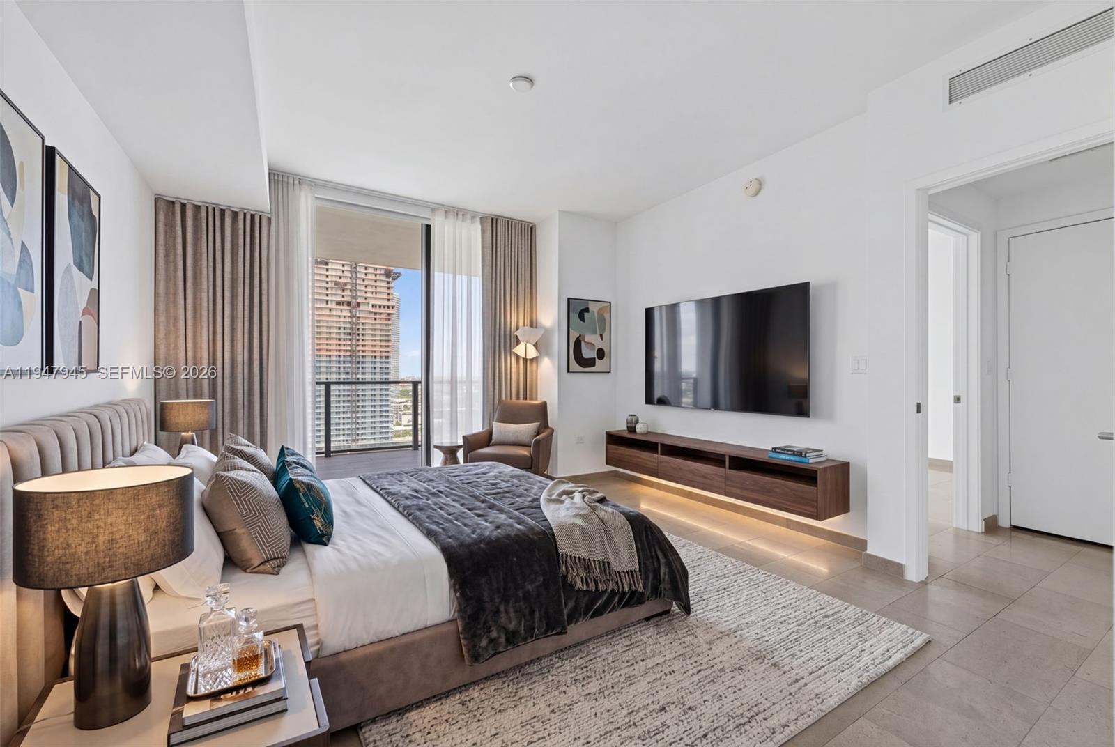 REACH CONDO - Residential