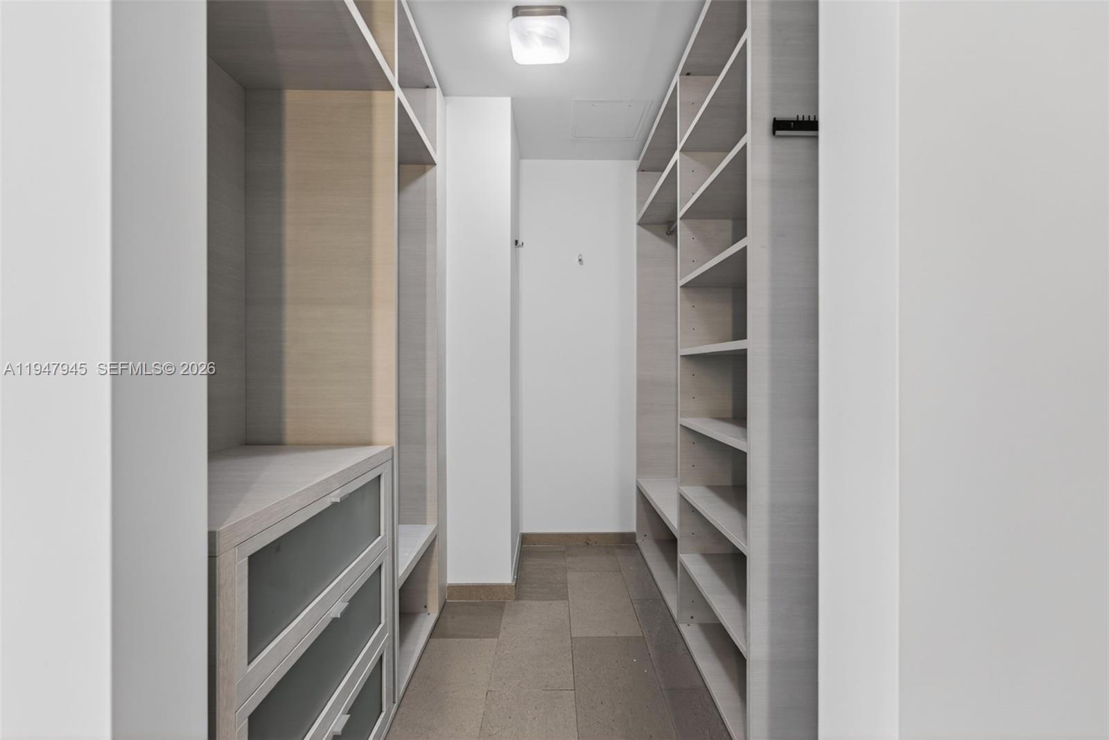 REACH CONDO - Residential