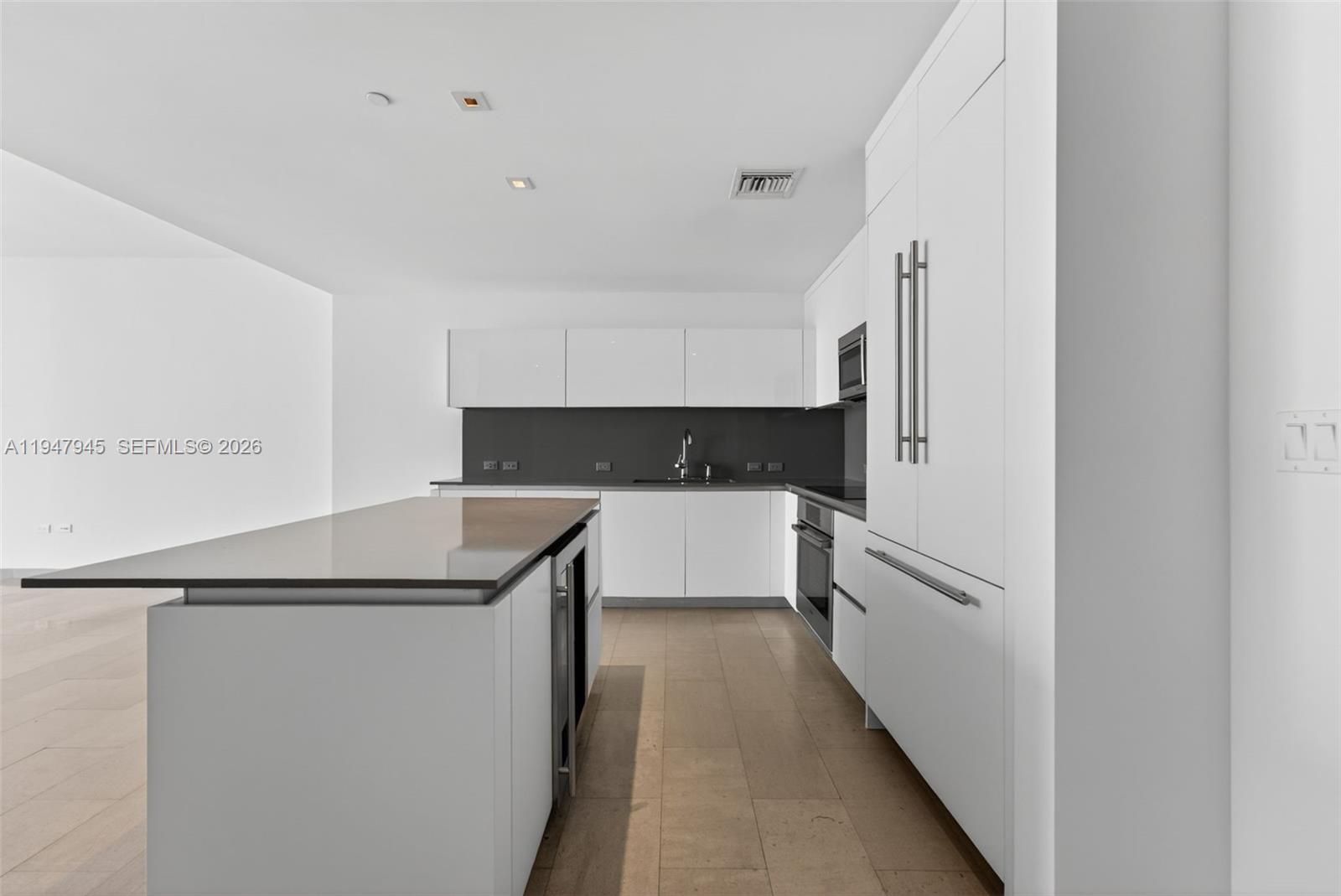 REACH CONDO - Residential