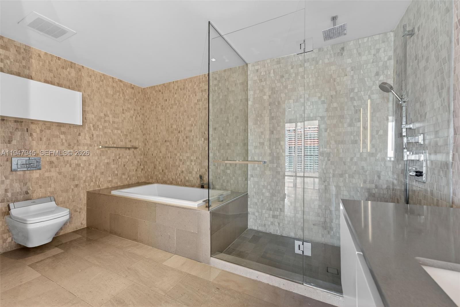 REACH CONDO - Residential