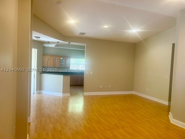 KARENERO FALLS - Residential