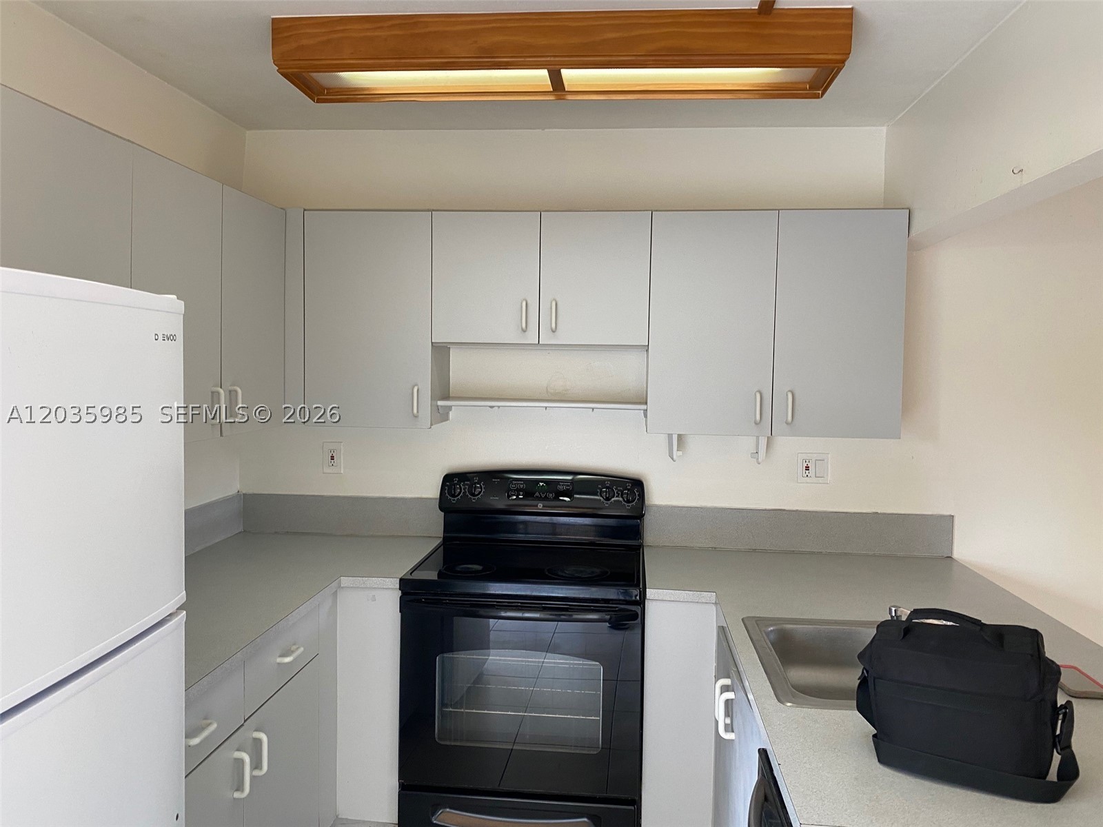 VIEW WEST CONDO PH I - Residential Lease