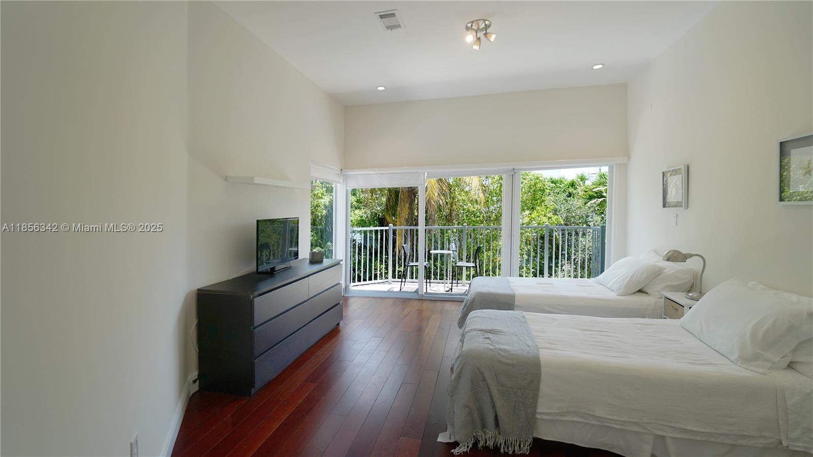 BISCAYNE KEY ESTATES - Residential